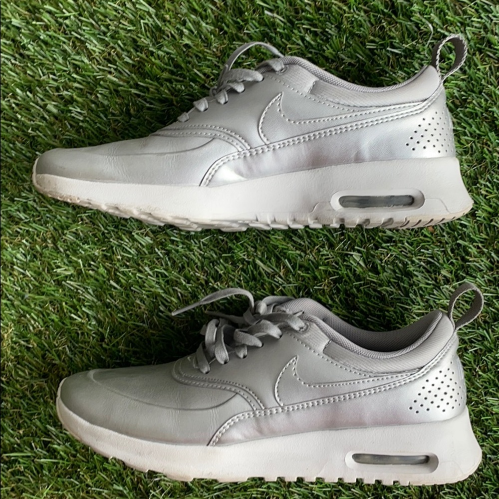 Nike air max Thea women’s silver shoes